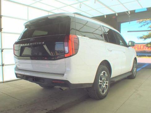 Used 2025 Ford Expedition Active AWD/4WD image 3