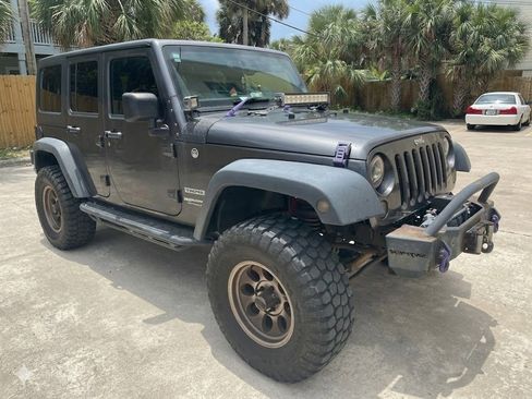 Used 2018 Jeep Wrangler Unlimited Sport S AWD/4WD image 3