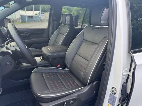 New 2026 GMC Yukon AT4 Ultimate w/ LPO, Floor Liner Package AWD/4WD image 22