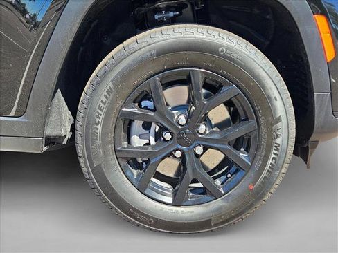 New 2025 Jeep Grand Cherokee L Altitude image 10