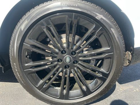 Certified 2024 Land Rover Range Rover SE image 22