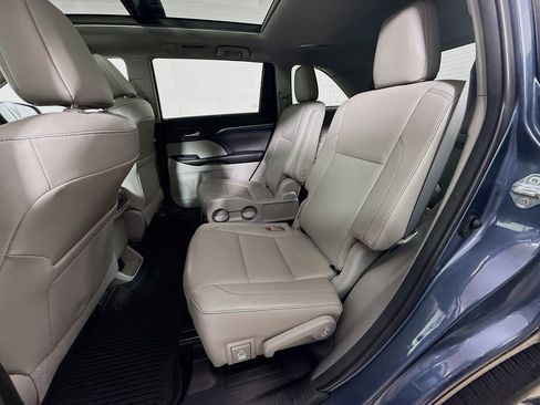 Certified 2018 Toyota Highlander Limited Platinum image 24