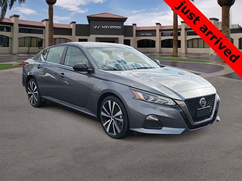 Used 2022 Nissan Altima 2.5 SR image 2