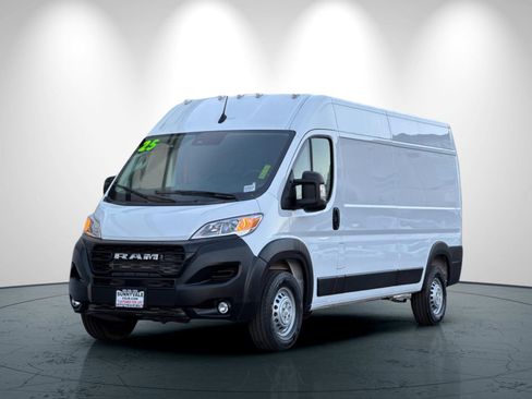 Used 2025 RAM ProMaster 2500 w/ Convenience Group image 8
