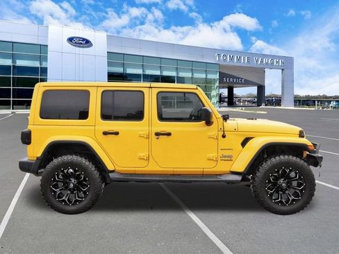 Used 2019 Jeep Wrangler Unlimited Sahara w/ Uconnect 4C Nav & Sound Group AWD/4WD image 5