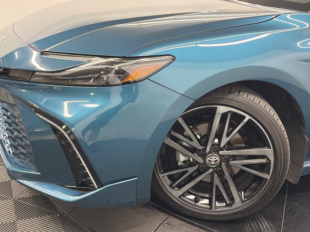 Used 2025 Toyota Camry XSE FWD image 5