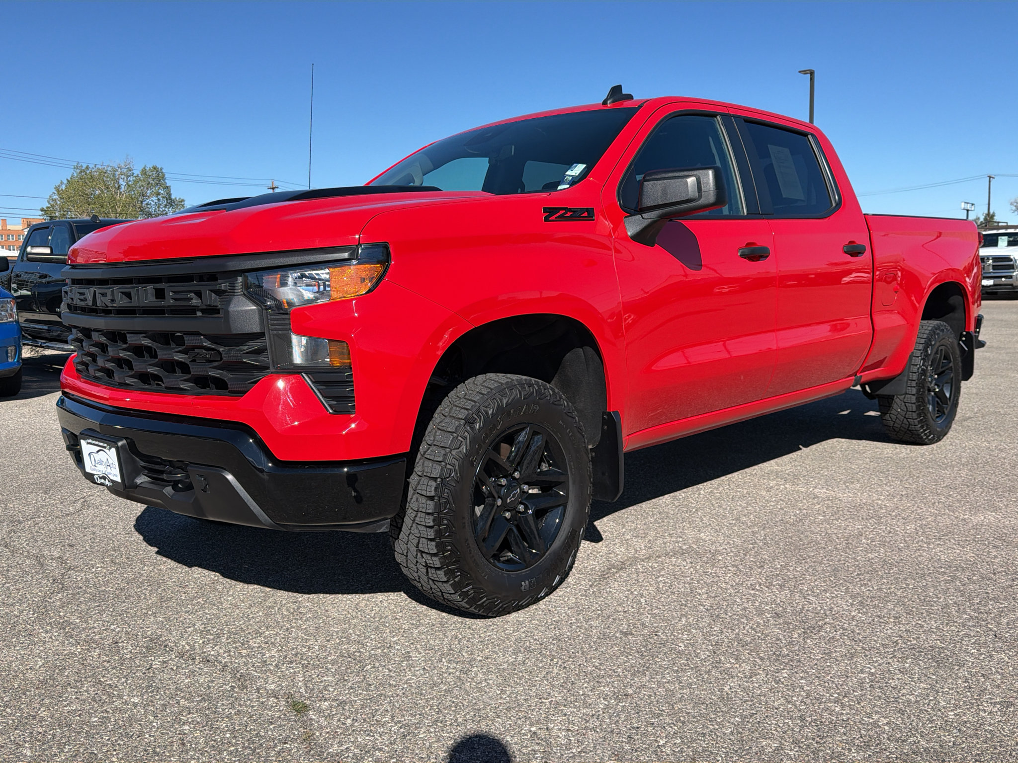 Used 2025 Chevrolet Silverado 1500 Custom Trail Boss w/ Dark Appearance Package AWD/4WD image 3