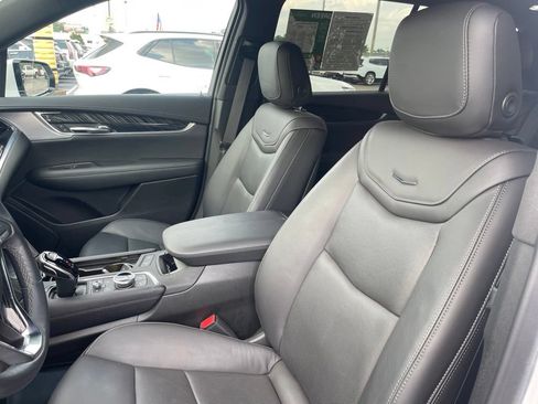 Used 2024 Cadillac XT6 Premium Luxury w/ Technology Package FWD image 19