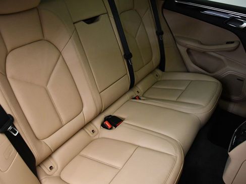 Used 2025 Porsche Macan image 52