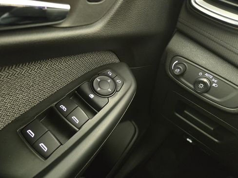 Certified 2025 Chevrolet TrailBlazer LT w/ Driver Confidence Package FWD image 27