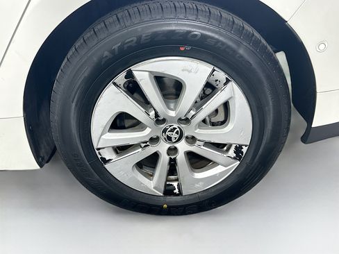 Used 2018 Toyota Prius Two w/ Prius Two Safety Plus Package FWD image 11