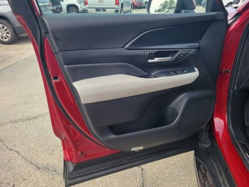 Used 2025 Toyota Grand Highlander AWD Hybrid image 13