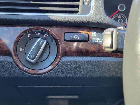 Used 2013 Volkswagen Passat TDI SEL Premium image 19