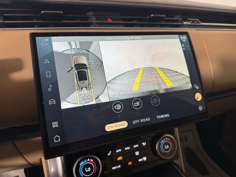 Certified 2023 Land Rover Range Rover SE image 32