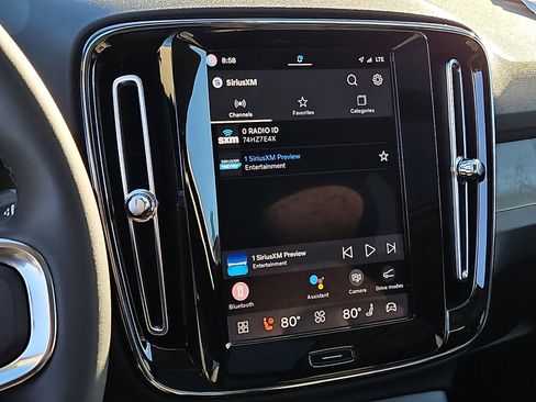 Certified 2023 Volvo XC40 B5 Plus image 18