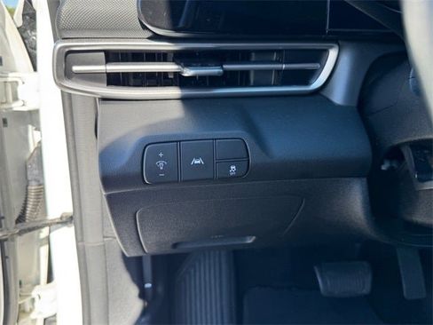 Used 2023 Hyundai Elantra SEL w/ Convenience Package image 16