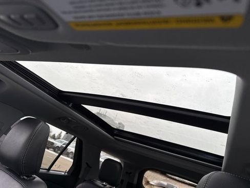 Used 2023 Ford Explorer Limited w/ Limited Technology Package image 19