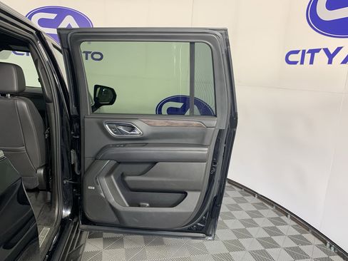 Used 2021 Chevrolet Suburban LT RWD image 36