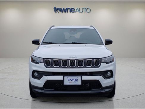 Used 2023 Jeep Compass Latitude image 8