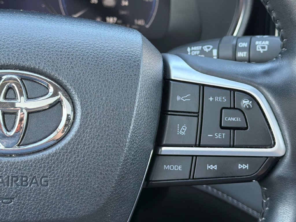 Used 2023 Toyota Highlander Platinum FWD image 13