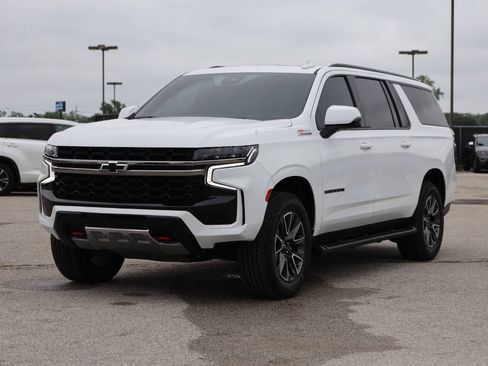Used 2024 Chevrolet Suburban Z71 w/ Luxury Package AWD/4WD image 6