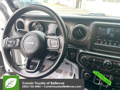 Used 2022 Jeep Gladiator Willys image 18