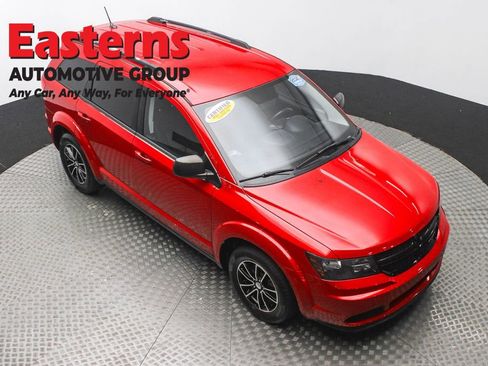 Used 2017 Dodge Journey SE w/ Flexible Seating Group image 3