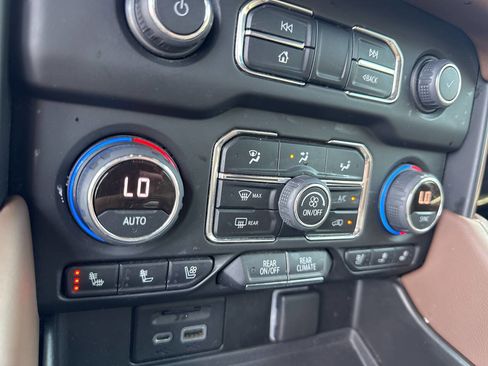 Used 2021 Chevrolet Suburban High Country image 29