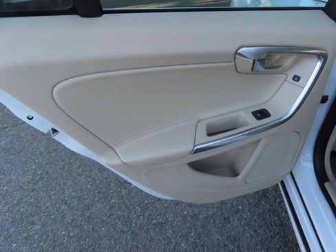 Used 2014 Volvo S60 T5 image 10