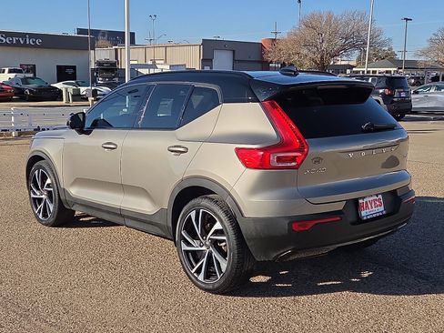 Used 2022 Volvo XC40 T5 R-Design w/ Climate Package image 3
