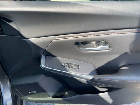 Used 2025 Nissan Sentra SR w/ SR Premium Package image 19