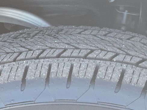 Used 2025 GMC Yukon XL Denali image 28