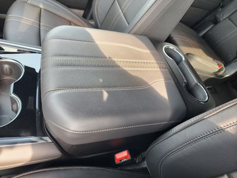 Used 2025 Chevrolet Tahoe High Country image 36