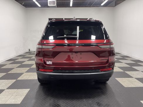Used 2023 Jeep Grand Cherokee Limited w/ Black Appearance Package AWD/4WD image 3