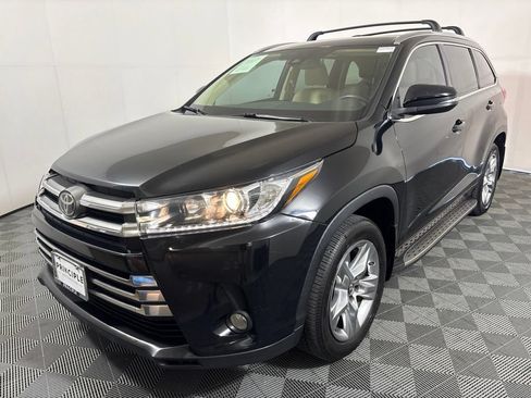 Used 2017 Toyota Highlander Limited FWD image 2