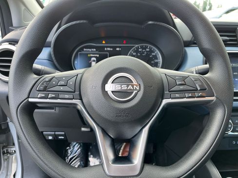 Used 2025 Nissan Versa SV image 28