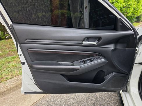 Used 2019 Nissan Altima 2.5 SR FWD image 9