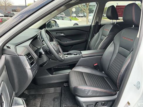 Certified 2025 Nissan Rogue SV image 12