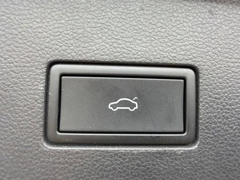 Used 2024 Volkswagen Atlas Peak Edition SE AWD/4WD image 14