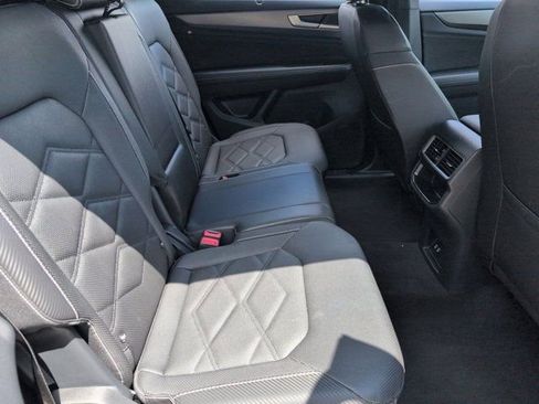 Used 2025 Volkswagen Atlas Cross Sport SE FWD image 29