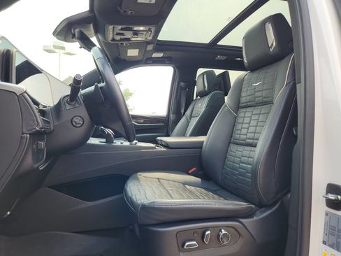 Used 2021 Cadillac Escalade Sport Platinum w/ LPO, ONYX Package AWD/4WD image 4
