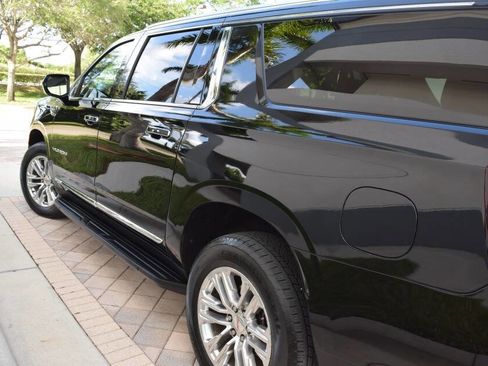 Used 2023 GMC Yukon XL SLT image 24