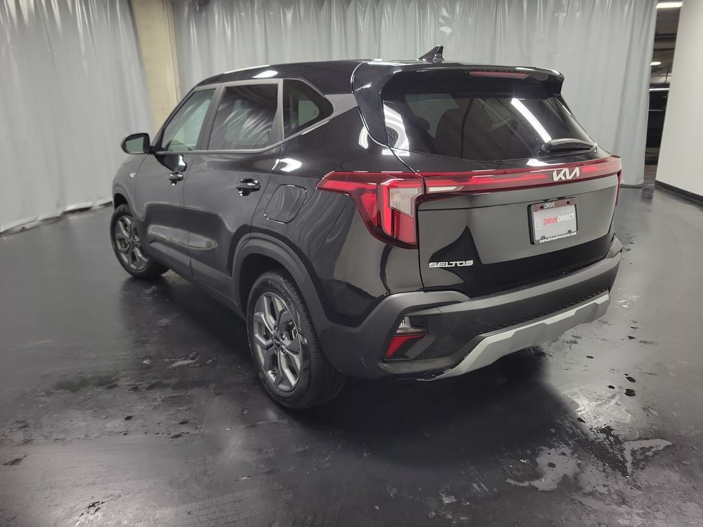 Used 2025 Kia Seltos LX AWD/4WD image 6