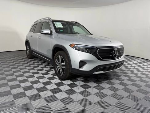 Used 2023 Mercedes-Benz EQB 300 4MATIC image 2