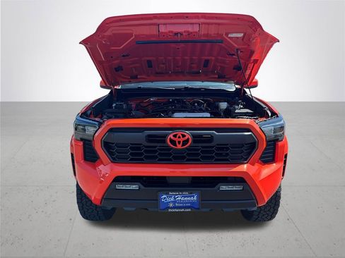 Used 2024 Toyota Tacoma TRD Sport AWD/4WD image 4