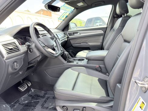 Used 2021 Volkswagen Atlas Cross Sport SE w/ Panoramic Sunroof Package FWD image 22