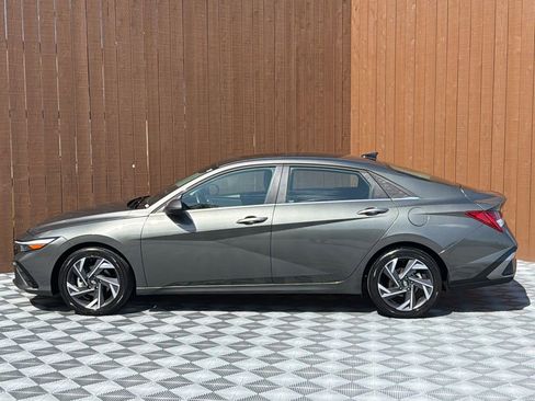 Used 2025 Hyundai Elantra Limited FWD image 15