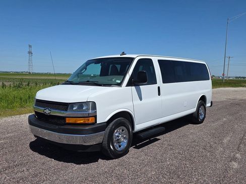 Used 2020 Chevrolet Express 3500 LT w/ LT Preferred Equipment Group RWD image 3