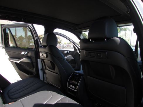 Used 2023 BMW X5 xDrive40i w/ Premium Package AWD/4WD image 37