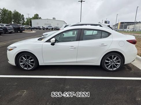 Used 2018 MAZDA MAZDA3 Grand Touring w/ Premium Equipment Package FWD image 2